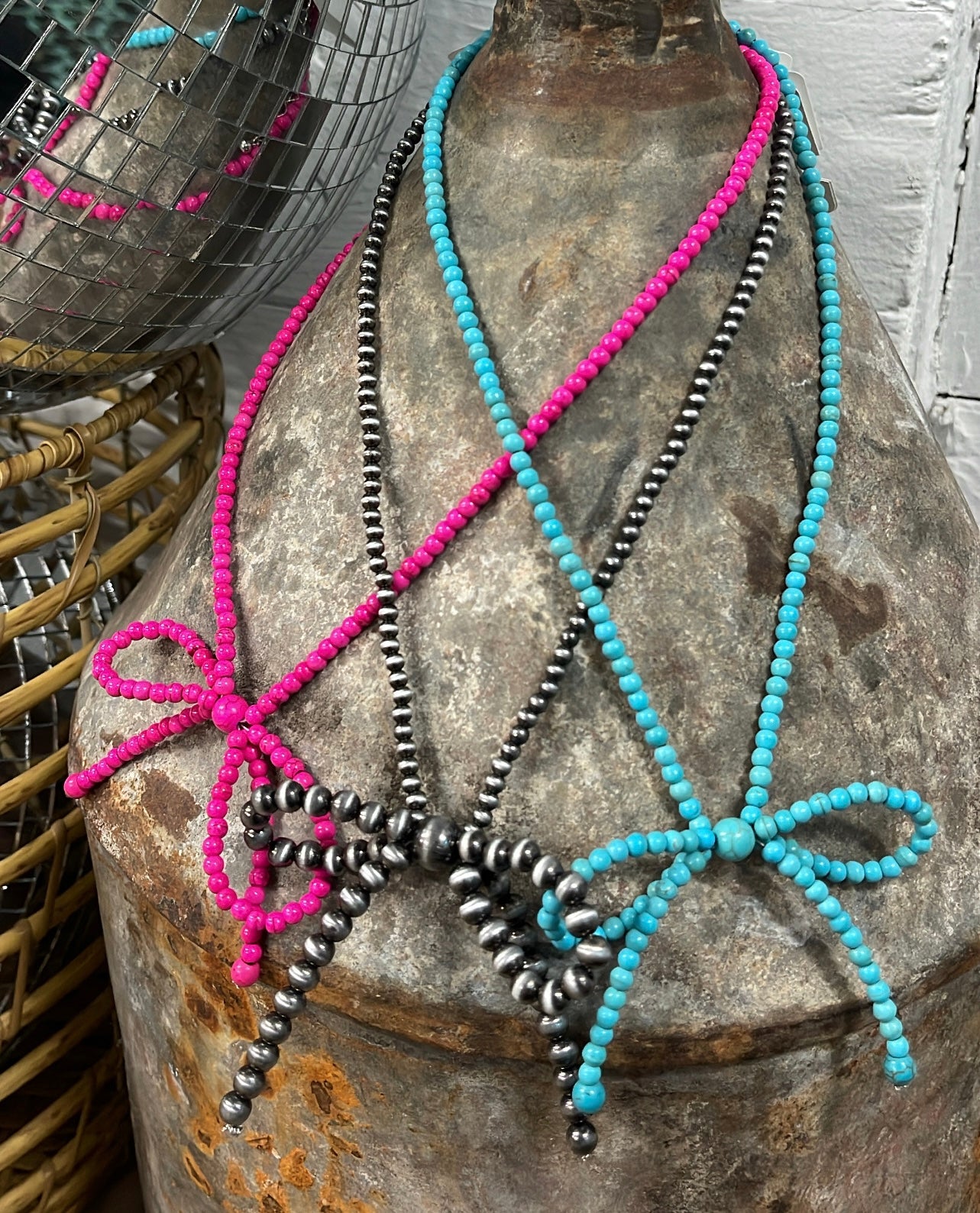 The Solid Bow Necklace