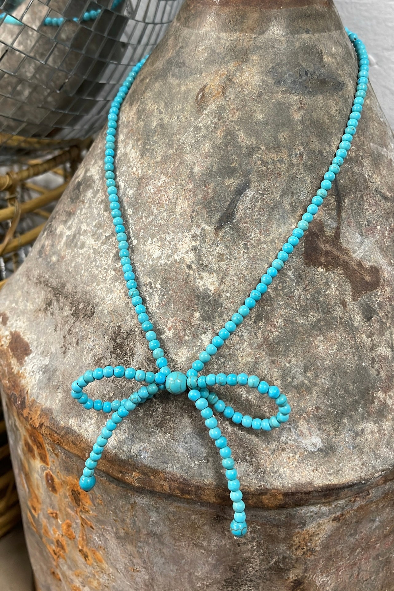 The Solid Bow Necklace